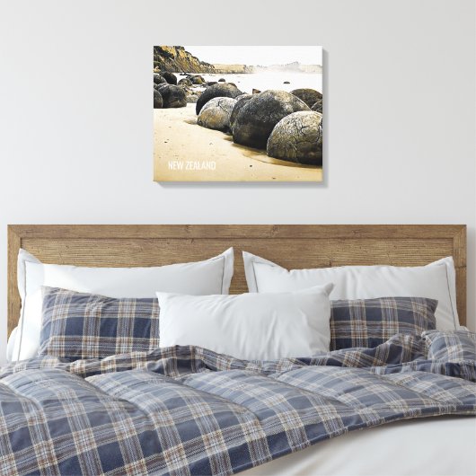 Moeraki Boulders Nieuw-Zeeland Canvas Afdruk (Insitu (Slaapkamer))