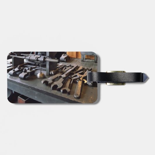 Moersleutels en Olie blikje in Machine Shop Bagagelabel (Achterkant horizontaal)