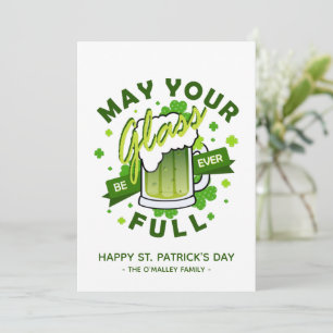Moge je glas vol groene bier klaver Iers zijn Feestdagenkaart