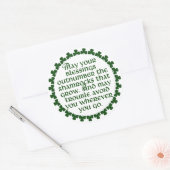 Moge uw zegeningen de shamrocken overtreffen, Iers Ronde Sticker (Envelop)
