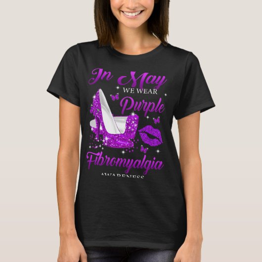 Mogen we Paarse hoge hakken fibromyalgie Awarene D T-shirt (Voorkant)