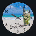 Mojito Cocktail Beach Happy Place   Grote Klok<br><div class="desc">Dit ontwerp kan op het gebied worden gepersonaliseerd dat door de foto en/of tekst te veranderen wordt verstrekt. Of het kan worden aangepast door te klikken personaliseer deze Sjabloon en dan de klik te kiezen om verdere optie aan te passen en de kleur van de achtergrond te schrappen of te...</div>