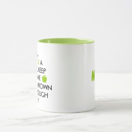 Mok 11 oz. (ounce) met "Een Apple a Day" (Midden)