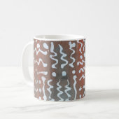 Mok abstracte kunstpatroonbatik koffie (Voorkant links)