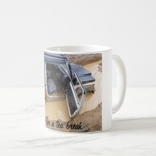 Mok beker 4x4 van de daderjeep geplakt in modder (Voorkant rechts)