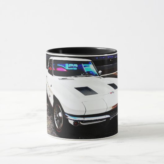 Mok bekerwedstrijd oude en klassieke corvette (Midden)