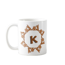 Mok - bladeren in een cirkel met Initiaal