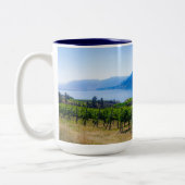 Mok blauw gebergte in het meer van de koffee (Links)