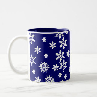 Mok blauwe sneeuwvlokken koffie