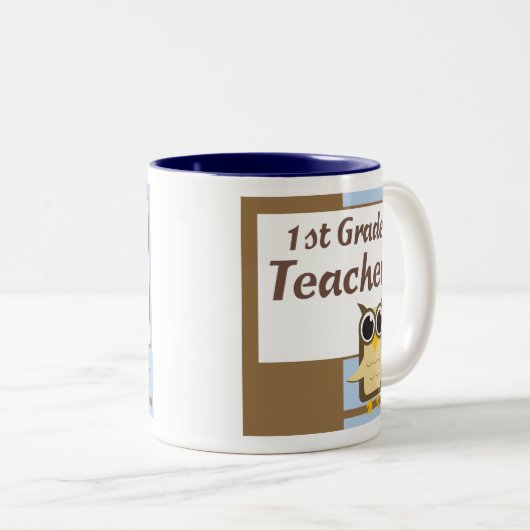 Mok eerste graad school leraar (Voorkant rechts)