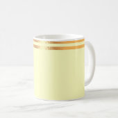 Mok gele en goudmageremelkkoffie (Voorkant rechts)