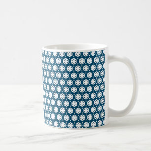 Mok - gestileerde witte klinknagels op blauw