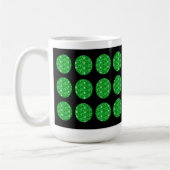 Mok groene glittercirkels op zwart (Links)