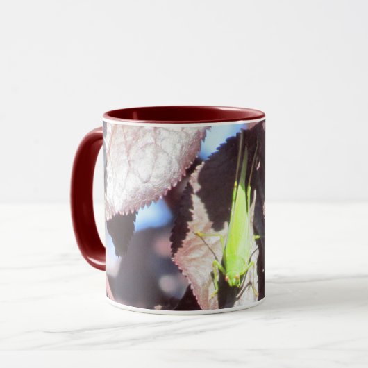 Mok - Groene sprinkhaan in bladeren (Voorkant links)