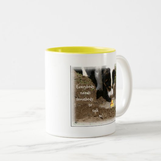 Mok-iedereen heeft een vriend nodig tweekleurige koffiemok (Voorkant rechts)