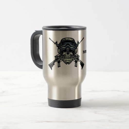 Mok-illegii non carborundum reisbeker (Voorkant links)