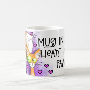 mok in haar handen, hart in haar poten