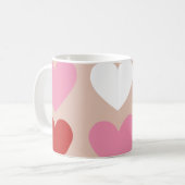 Mok is geschapen met kleurrijke harten. (Voorkant links)