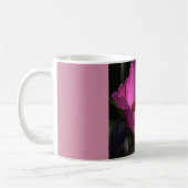 mok koffie met paarse bloem (Links)
