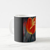 mok koffie met rode tulp (Voorkant links)