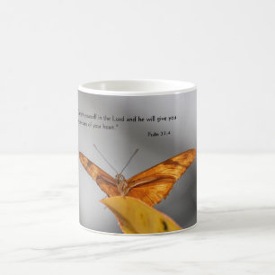 mok koffie met vlinder