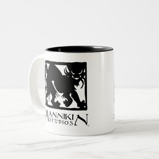 Mok Mannikin Studios logo (Voorkant links)