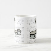 Mok - Marchingdrums met tapesuziek (Center)