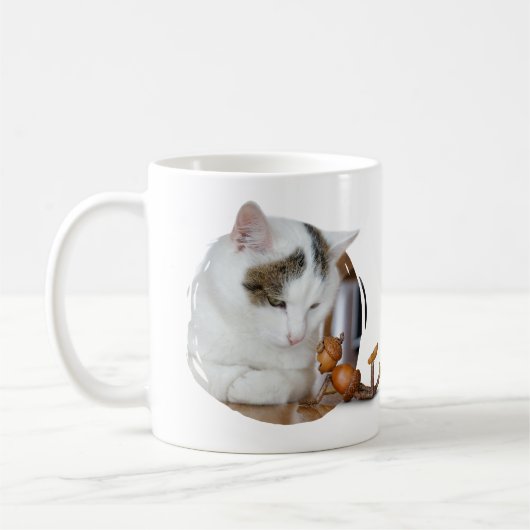 Mok met acorn elf en zijn kattenvrienden (Links)