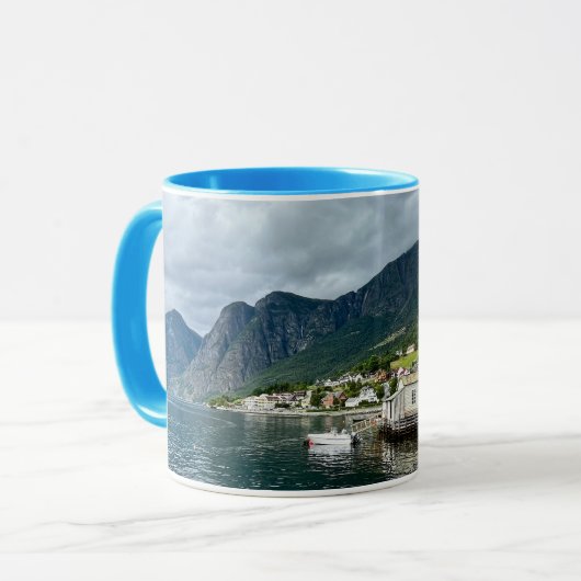 Mok met Aurlandsfjord print (Voorkant links)