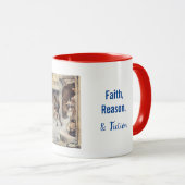 Mok met Bob Cratchit met Tiny Tim (Voorkant rechts)