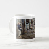 Mok met een afbeelding van een vrouw en een olifan (Voorkant links)