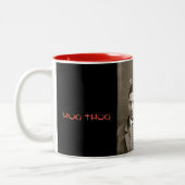 Mok met een Thug (Links)
