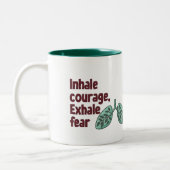 Mok met eigen naam Inhaleer moed, exhaleer angst (Links)
