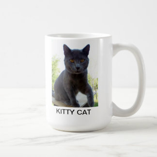 Mok met kattenfoto en woorden KITTY CAT erop.