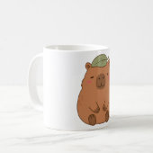 Mok met knappe capybara met groen blad op de kop (Voorkant links)