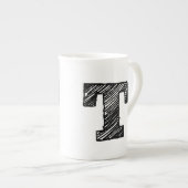Mok met monogram: Letter "T" (Voorkant rechts)