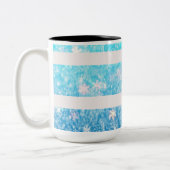 Mok met mousserende sneeuwstripper (Links)