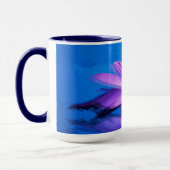 Mok met Paars water Lily op blauw (Links)