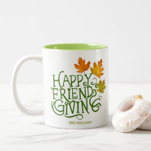 Mok met vrolijke Friendsgiving-herfstbladeren