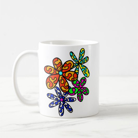 Mok met vrolijke gekleurde bloemen, hippie (Links)