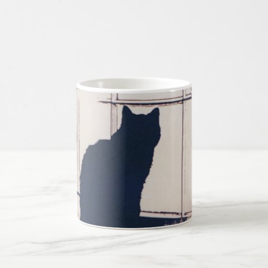 Mok met zwarte kat op venster (Center)