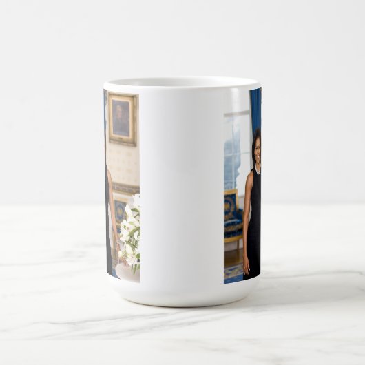 Mok Michelle Obama (Center)