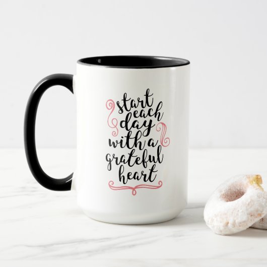 Mok om elke dag mee te beginnen (Met donut)
