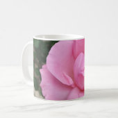 Mok roze rozenbloem (Voorkant links)