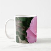 Mok roze rozenbloem (Links)