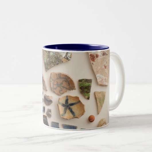 Mok "Sherds" van het vaartuig (Voorkant rechts)