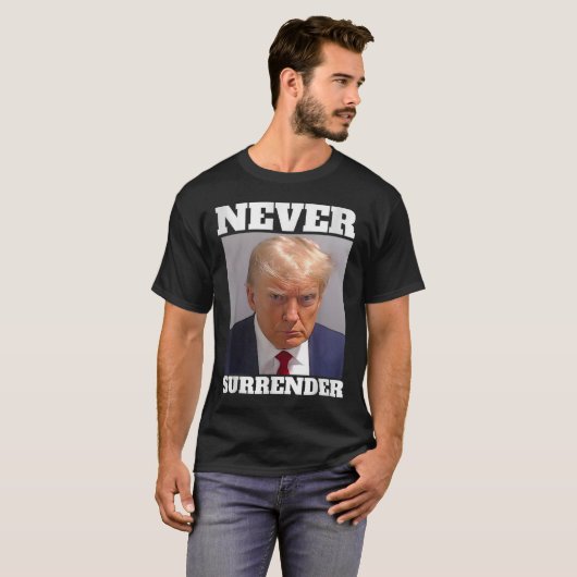 Mok Shot - Donald Trump Mok Shot - Never Surrender T-shirt (Voorkant volledig)