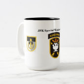 Mok speciaal oorlogscentrum JFK (Voorkant links)