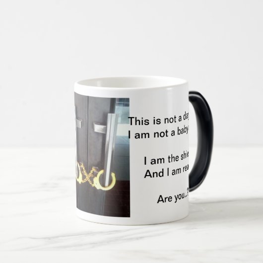 Mok van bewaringsfunctionarissen (Voorkant rechts)