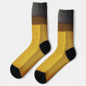 Mok van bier met bubbels en schuim sokken (Links)